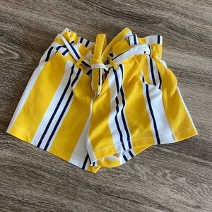 Striped paperbag shorts with pockets